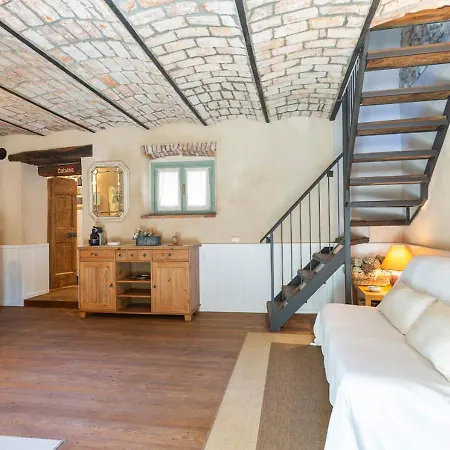 Cascina Del Tempo Sospeso 보고노